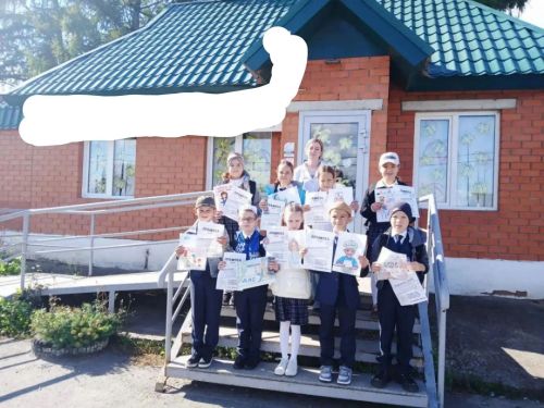 Третьеклассники из Кайбиц нарисовали профессии мечты после экскурсии в аптеку