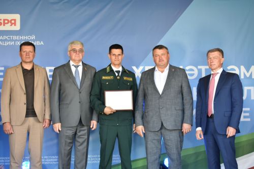 В обновленном парке Больших Кайбиц прошел фестиваль труда и доблести