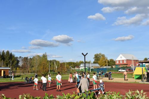 В обновленном парке Больших Кайбиц прошел фестиваль труда и доблести
