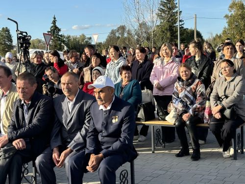 В обновленном парке Больших Кайбиц прошел фестиваль труда и доблести