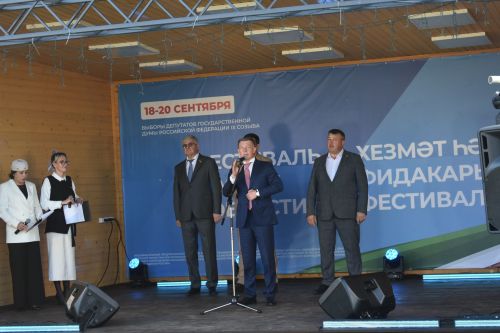 В обновленном парке Больших Кайбиц прошел фестиваль труда и доблести
