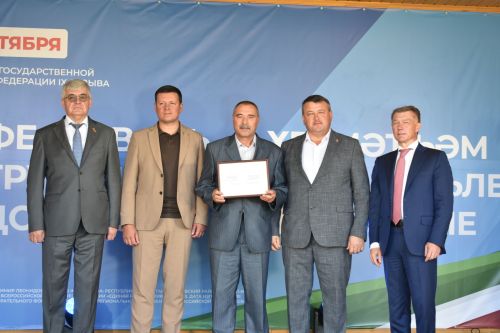 В обновленном парке Больших Кайбиц прошел фестиваль труда и доблести