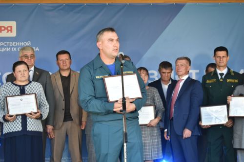 В обновленном парке Больших Кайбиц прошел фестиваль труда и доблести