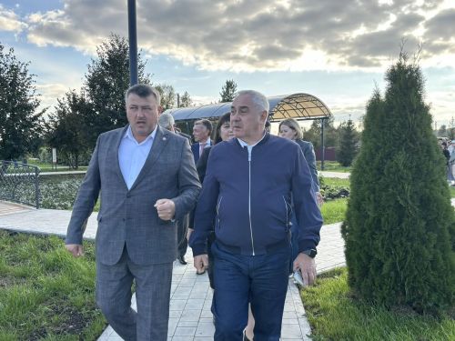 В обновленном парке Больших Кайбиц прошел фестиваль труда и доблести