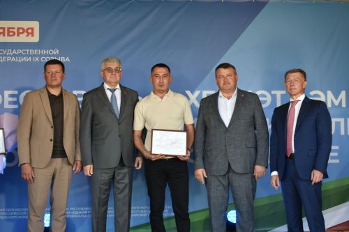 В обновленном парке Больших Кайбиц прошел фестиваль труда и доблести