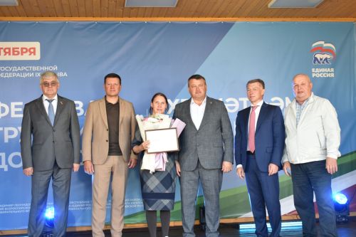 В обновленном парке Больших Кайбиц прошел фестиваль труда и доблести