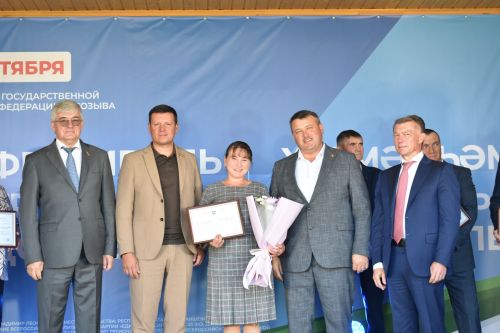 В обновленном парке Больших Кайбиц прошел фестиваль труда и доблести