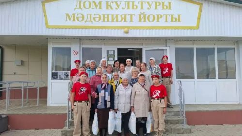 Юнармейцы Хозесановской школы приняли участие в чествовании пожилых
