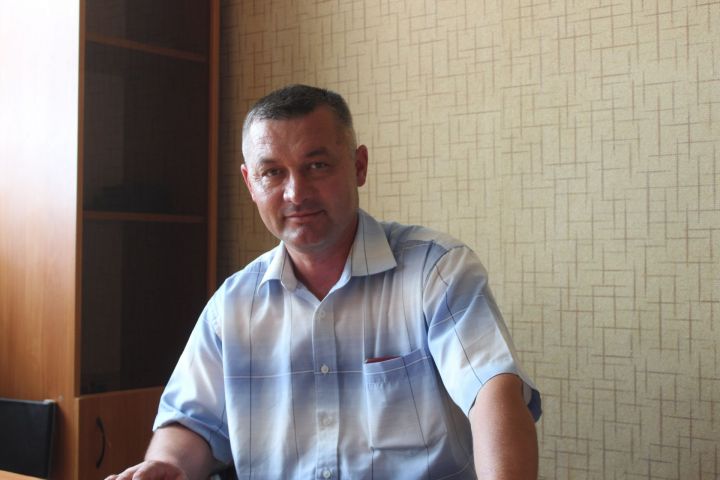 Начальник Кайбицкого ветобъединения Ильсур Зиядиев поздравляет с Днем ветеринарного работника