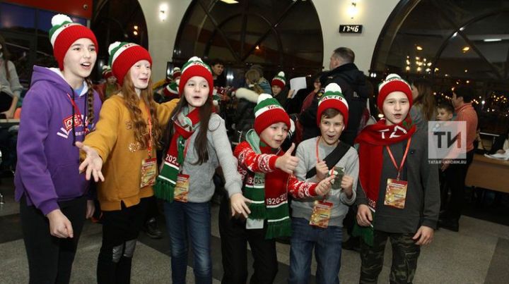 Дети из Татарстана отправились на новогоднюю елку в Москву