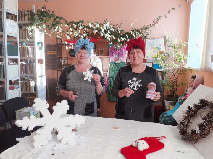 В Ульянкове  при  библиотеке открылась мас­терская Деда Мороза