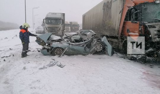 Три человека пострадали в массовом ДТП в Татарстане