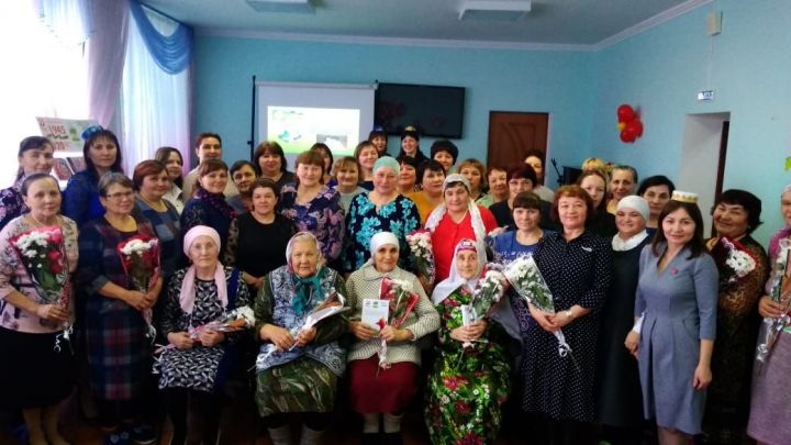Ветераны библиотечной системы на встрече в Кайбицах делились воспоминаниями