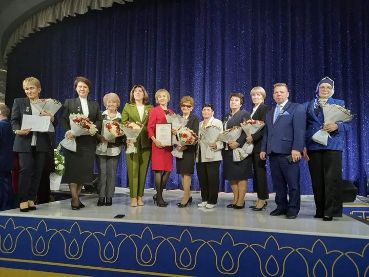 Директора Федоровской школы наградили медалью ордена "За заслуги перед Республикой Татарстан"