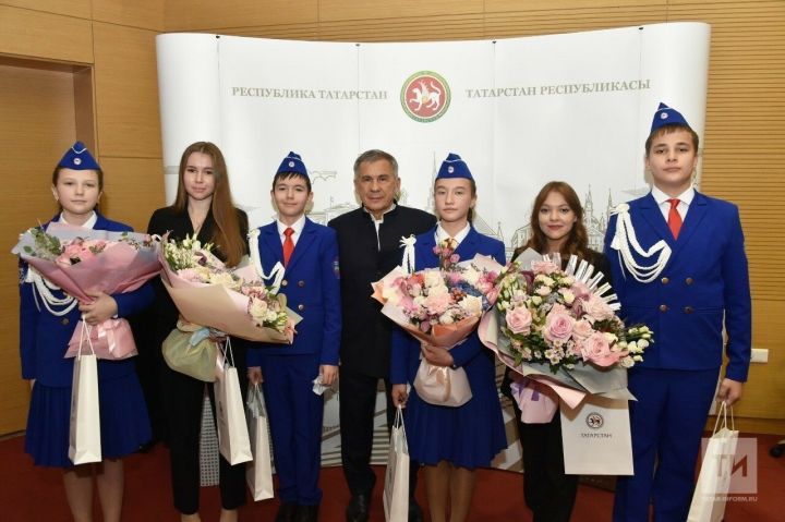 Рустам Минниханов поздравил ребят из Татарстана с победой в конкурсе «Безопасное колесо»