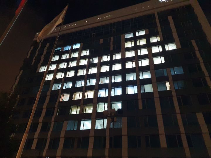 На здании «Татмедиа» зажглось сердце в знак благодарности работникам скорой помощи