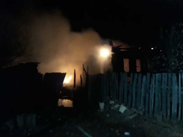 При пожаре в Татарстане заживо сгорели супруги