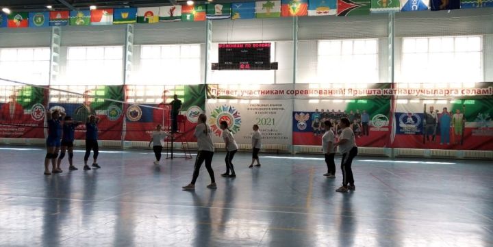 Муниципальные служащие Кайбицкого района сыграли в волейбол