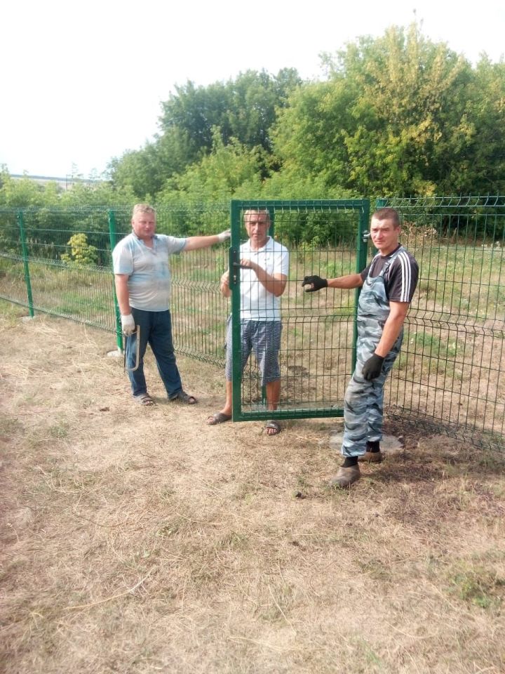 В Ульянкове завершили ограждение территории школы
