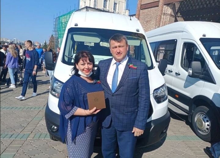 Ключи от автобуса вручены представительству Ассамблеи народов Татарстана в Кайбицком районе