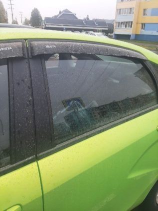 Жители Татарстана пожаловались на дождь, оставивший белые разводы на авто