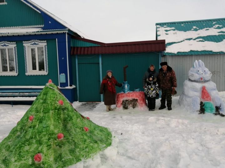 Жители села Большое Подберезье создают новогоднее настроение