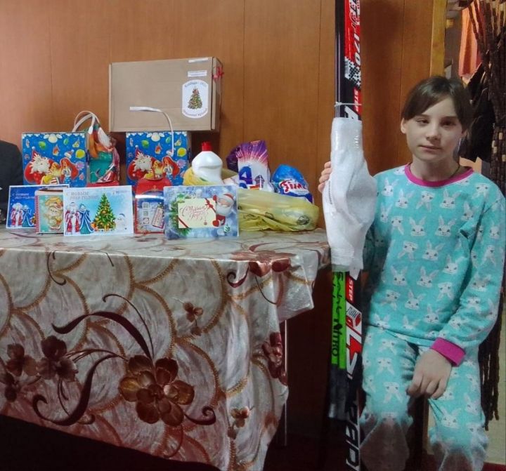 Глава Кайбицкого района вручил новогодние подарки семьям и детям участников СВО