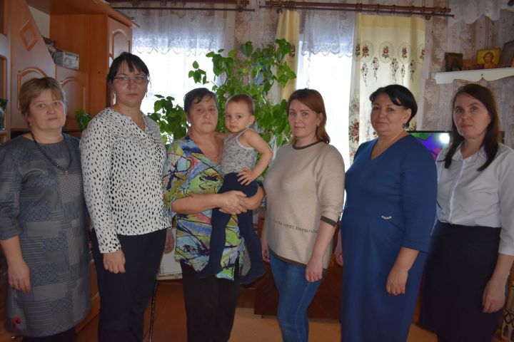 В Кайбицкий район приехала семья, эвакуированная из Донецкой Народной Республики