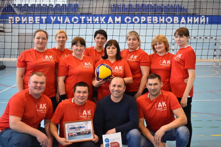 Холдинговая компания «Август-Агро» в Больших Кайбицах провела спартакиаду по волейболу