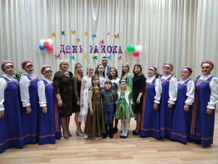 Ульянковцы прославляли район песнями, стихами и танцами