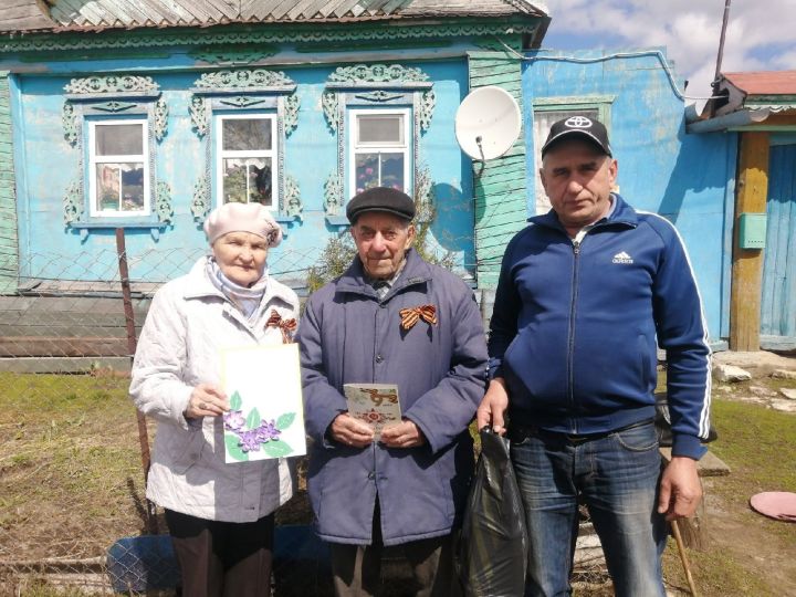 Ветеранам войны, труженикам тыла и их вдовам в Кайбицах вручили подарки