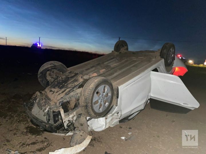 На трассе пьяный водитель вылетел на авто в кювет в Татарстане