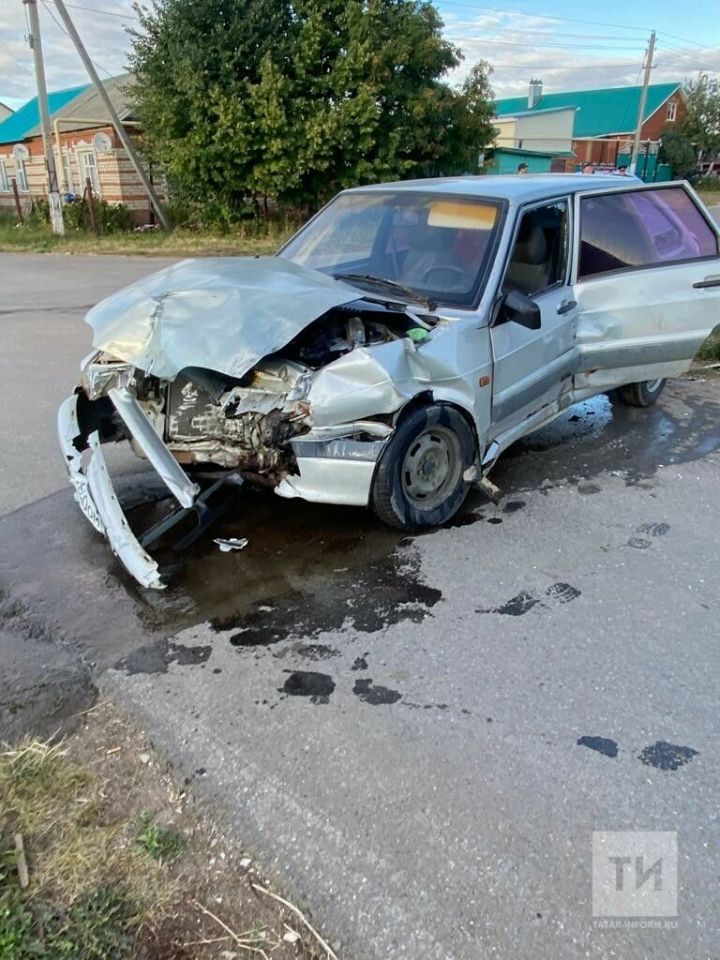 Двое взрослых и ребенок пострадали в столкновении двух авто в Татарстане