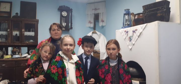 Багаевских детей познакомили с русской печкой