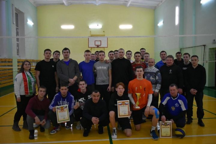 Волейболисты в двенадцатый раз собрались  на Рождественский турнир в Чутеевской школе