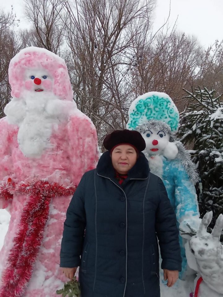 В руках Ольги Сяплиной из Ульянкова снег превращается в сказку