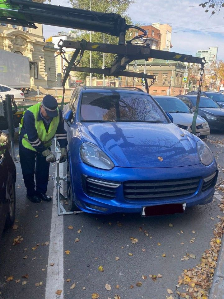 Жительница Казани лишилась Porsche Cayenne из-за неоплаченных штрафов