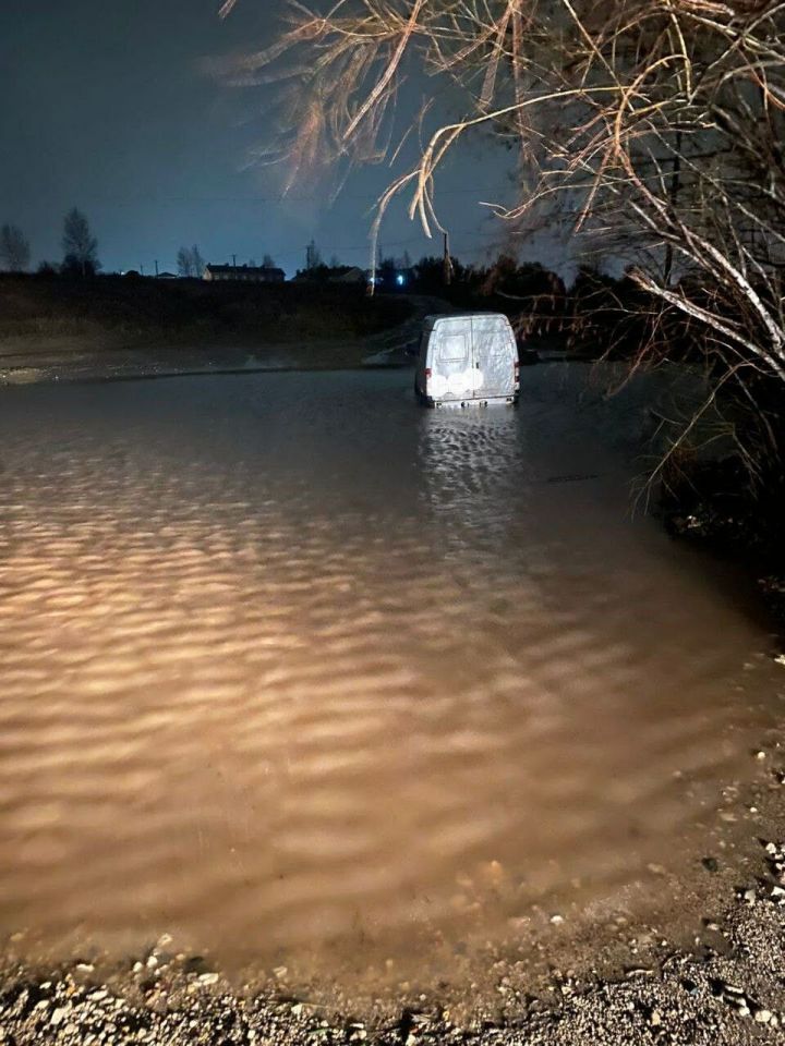 В Казани после ночной погони пьяный водитель «ГАЗели» вылетел в реку Нокса