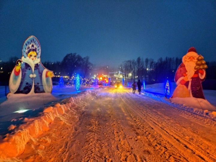 В Кайбицах под волшебный снегопад состоялось открытие главной елки района