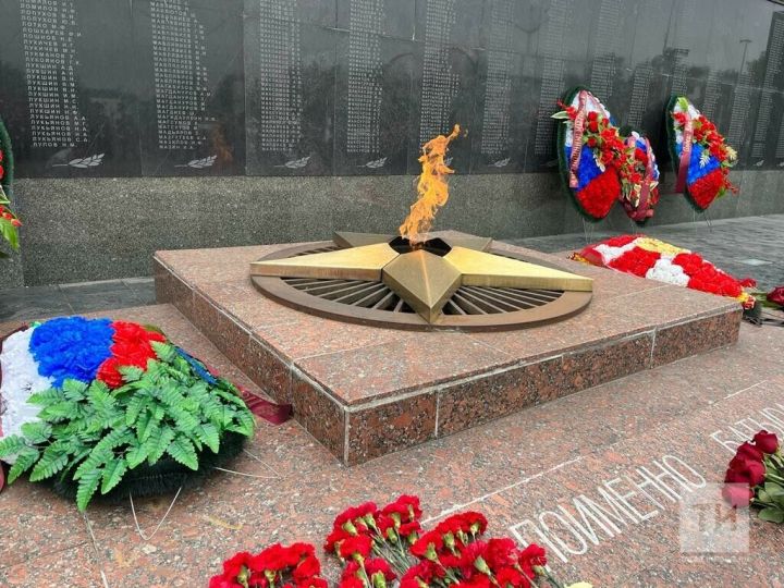 Военный комиссар РТ почтил память погибших воинов в День Неизвестного солдата