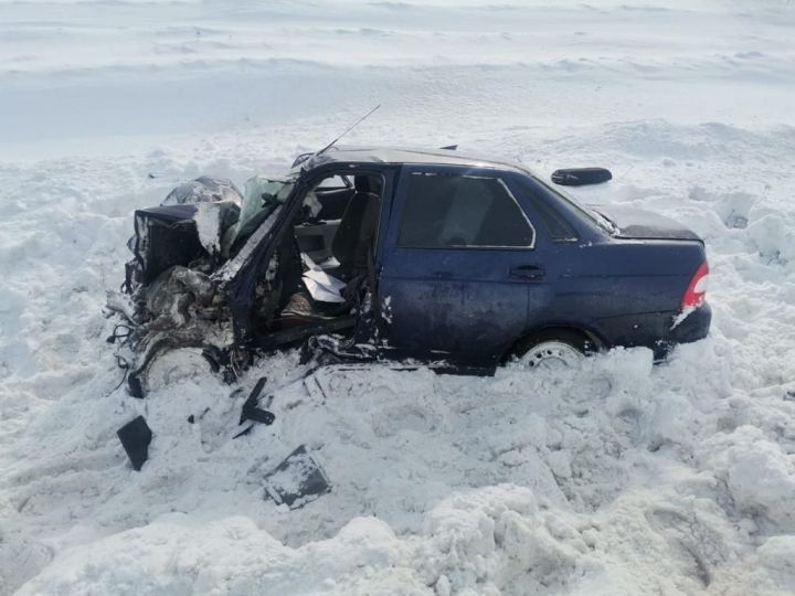 Один человек погиб и один пострадал в ДТП с фурой и легковушкой в Верхнем Услоне