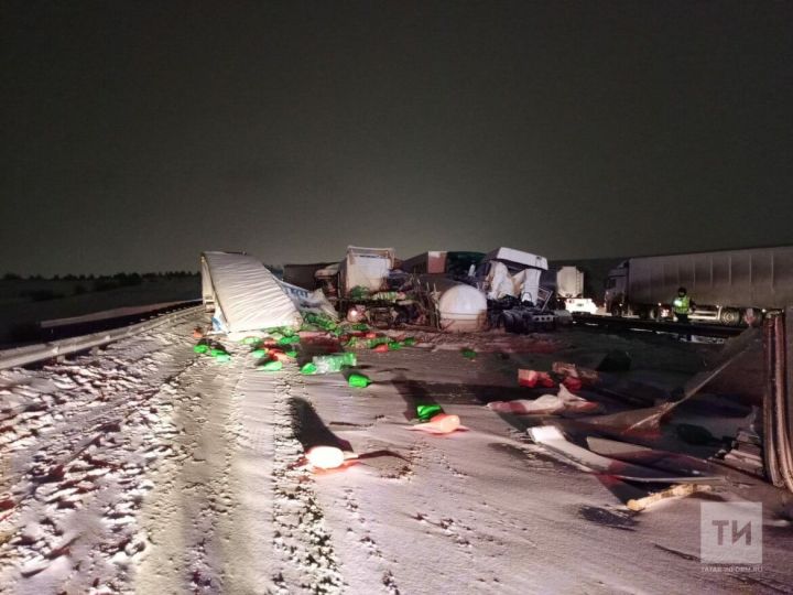 В массовом ДТП в Татарстане пострадали три человека