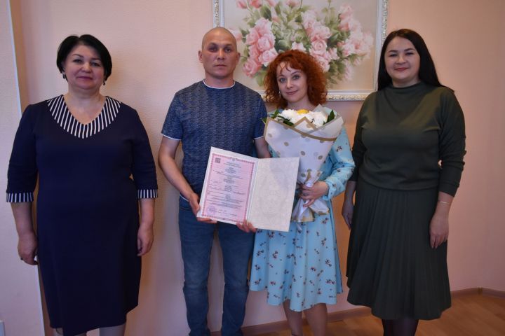 В отделе ЗАГС зарегистрировали семейный союз Ефремовых