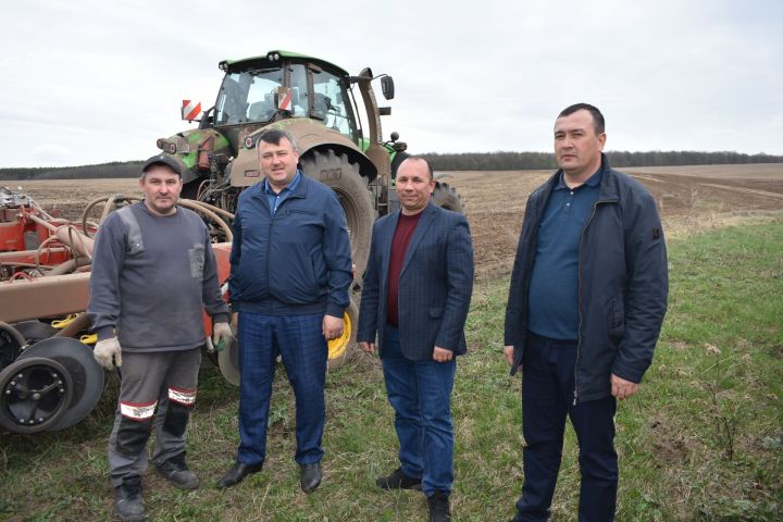 В Кайбицах продолжаются весенне-полевые работы
