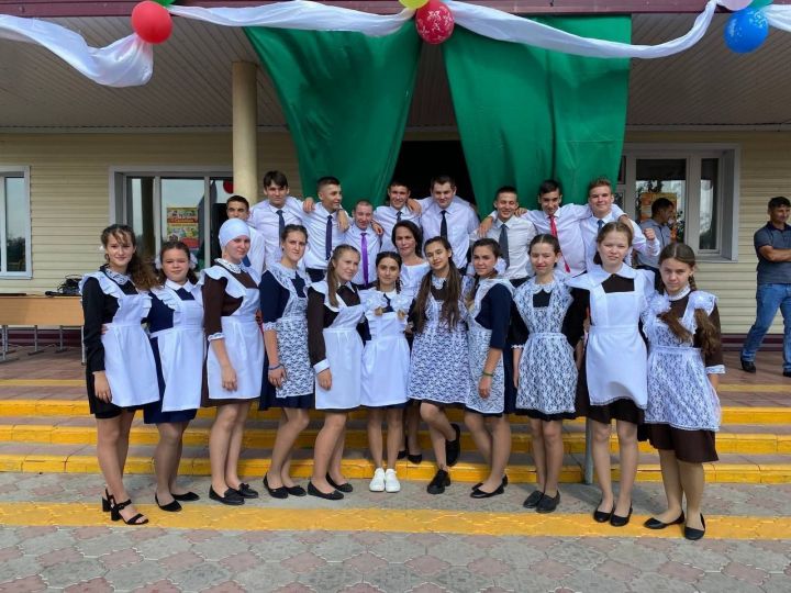 В Кайбицах в этом году одиннадцатый класс заканчивает 71 выпускник