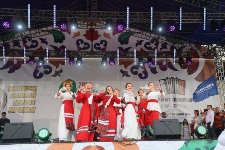 Фестиваль «Наше время — Безнең заман» провел праздничный концерт ко Дню республики