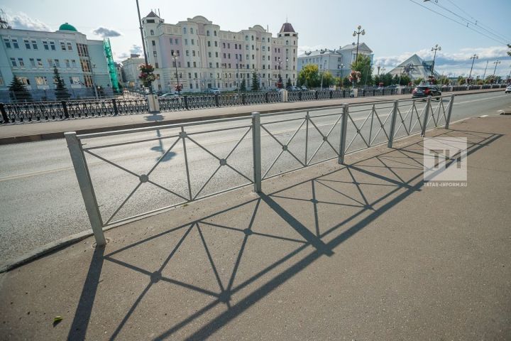 В Казани водитель иномарки сбил на тротуаре девушку