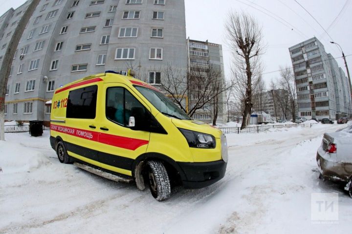 Рустам Минниханов вручил больницам республики 22 машины скорых и два мобильных комплекса