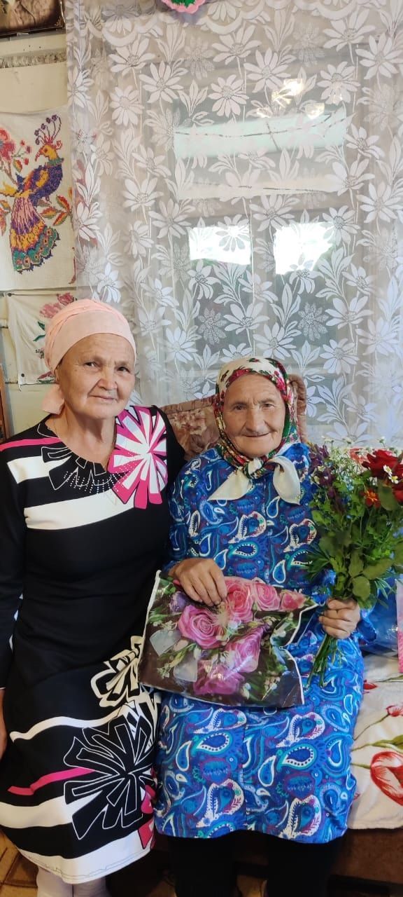 Жительницу Хозесанова поздравили с 90-летием