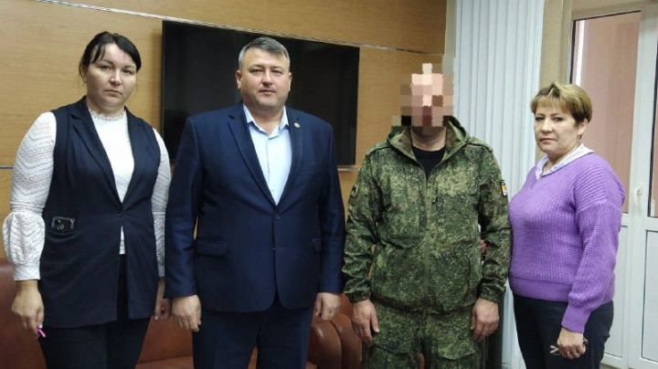 Глава Кайбицкого района встретился с бойцом, приехавшим в очередной отпуск